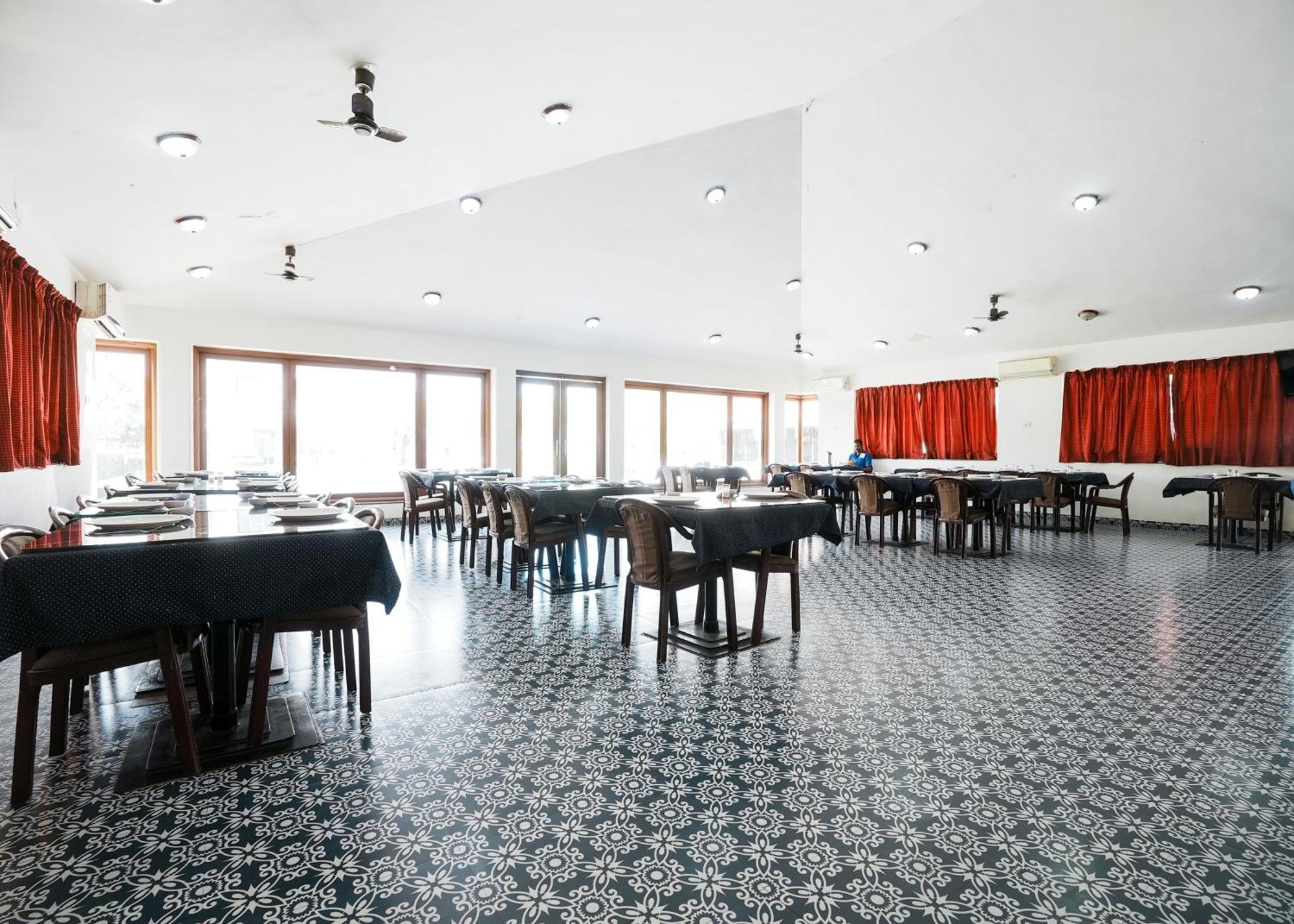 Rupis Resort Near Udaipur Airport Dabok Экстерьер фото