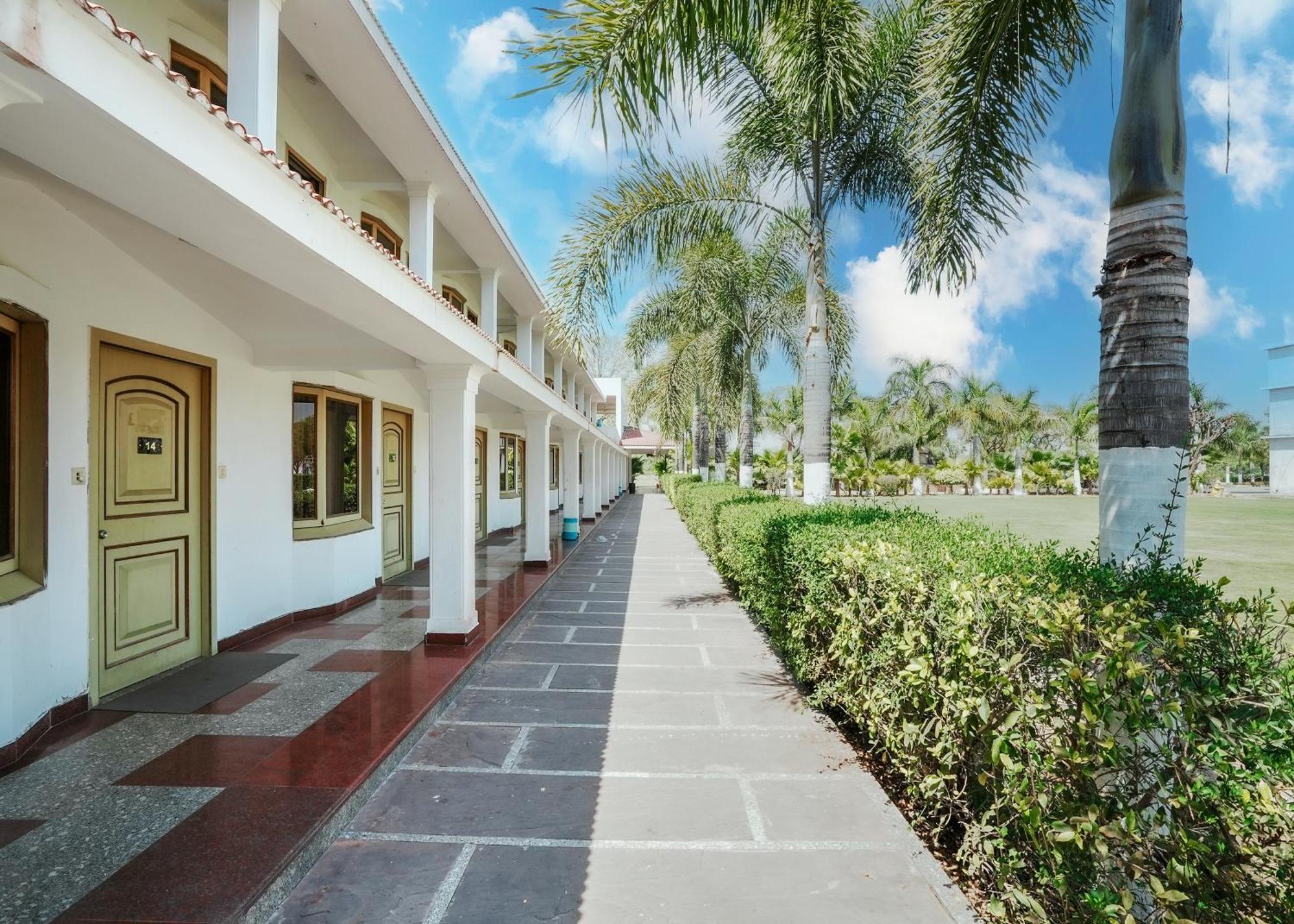 Rupis Resort Near Udaipur Airport Dabok Экстерьер фото