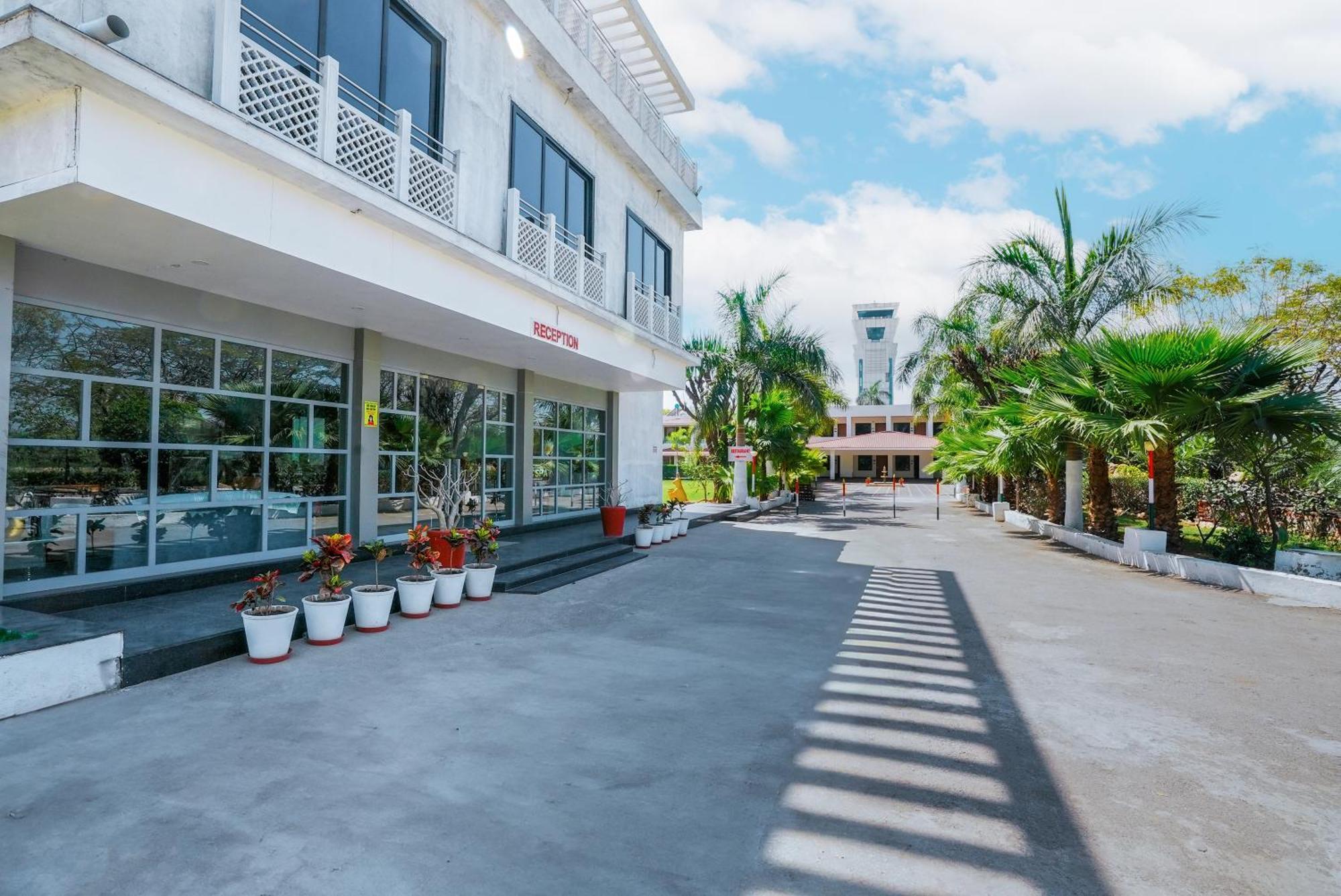 Rupis Resort Near Udaipur Airport Dabok Экстерьер фото